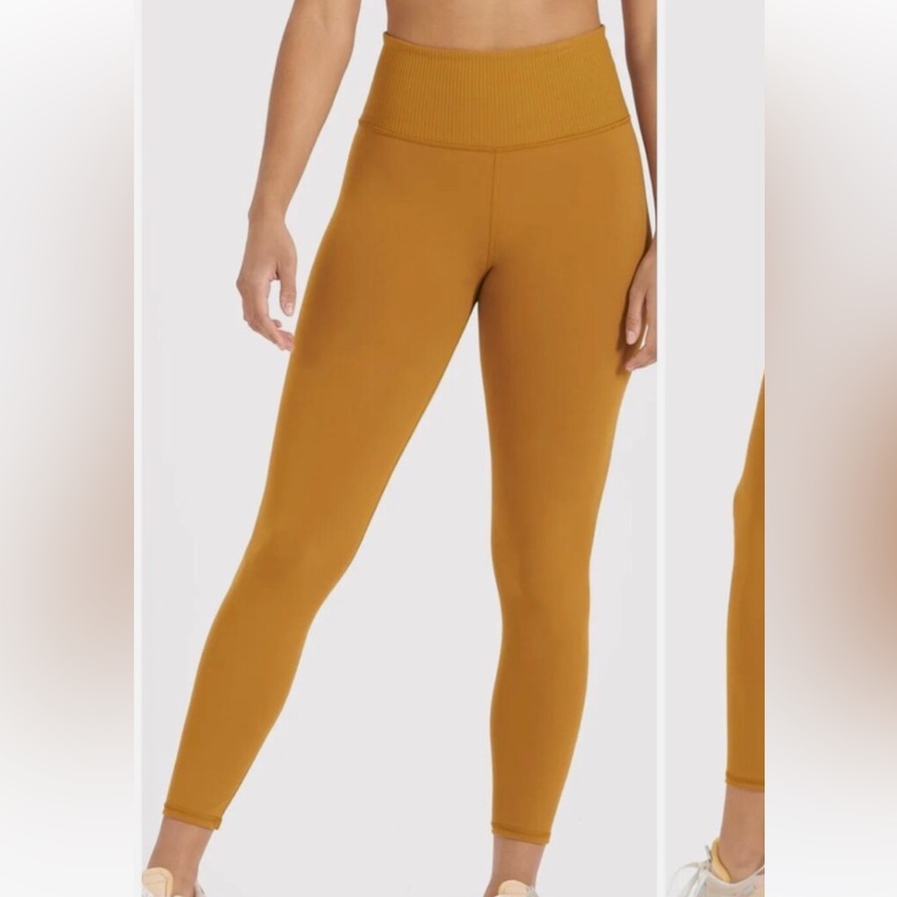 OFFERS WELCOME NWT Vuori Ribbed Studio Legging Size XL DARK GOLDEN - Picture 2 of 3